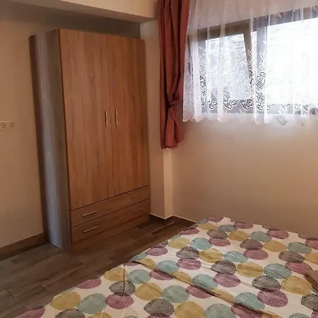 Apartament Luxury 2 Bedroom 50 M From *