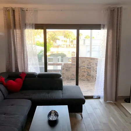 Luxury 2 Bedroom 50 M From Apartament *