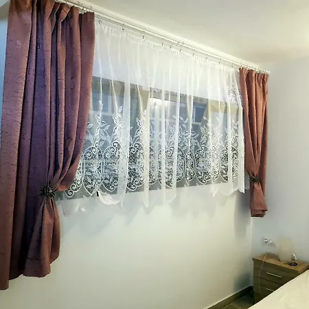 Luxury 2 Bedroom 50 M From Apartament