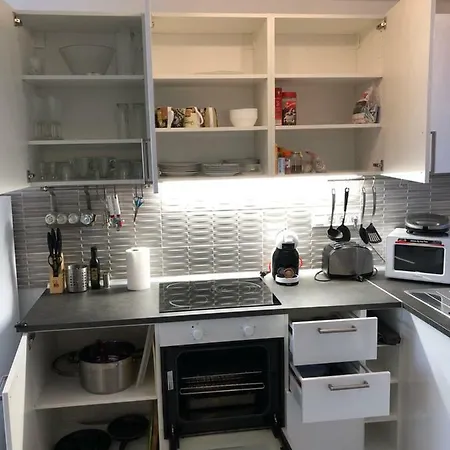 Apartament Luxury 2 Bedroom 50 M From *