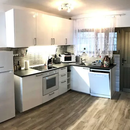 Apartament Luxury 2 Bedroom 50 M From