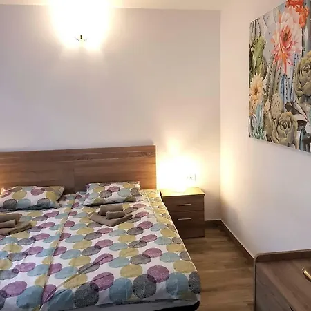 Apartament Luxury 2 Bedroom 50 M From