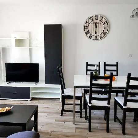 Luxury 2 Bedroom 50 M From Apartment *